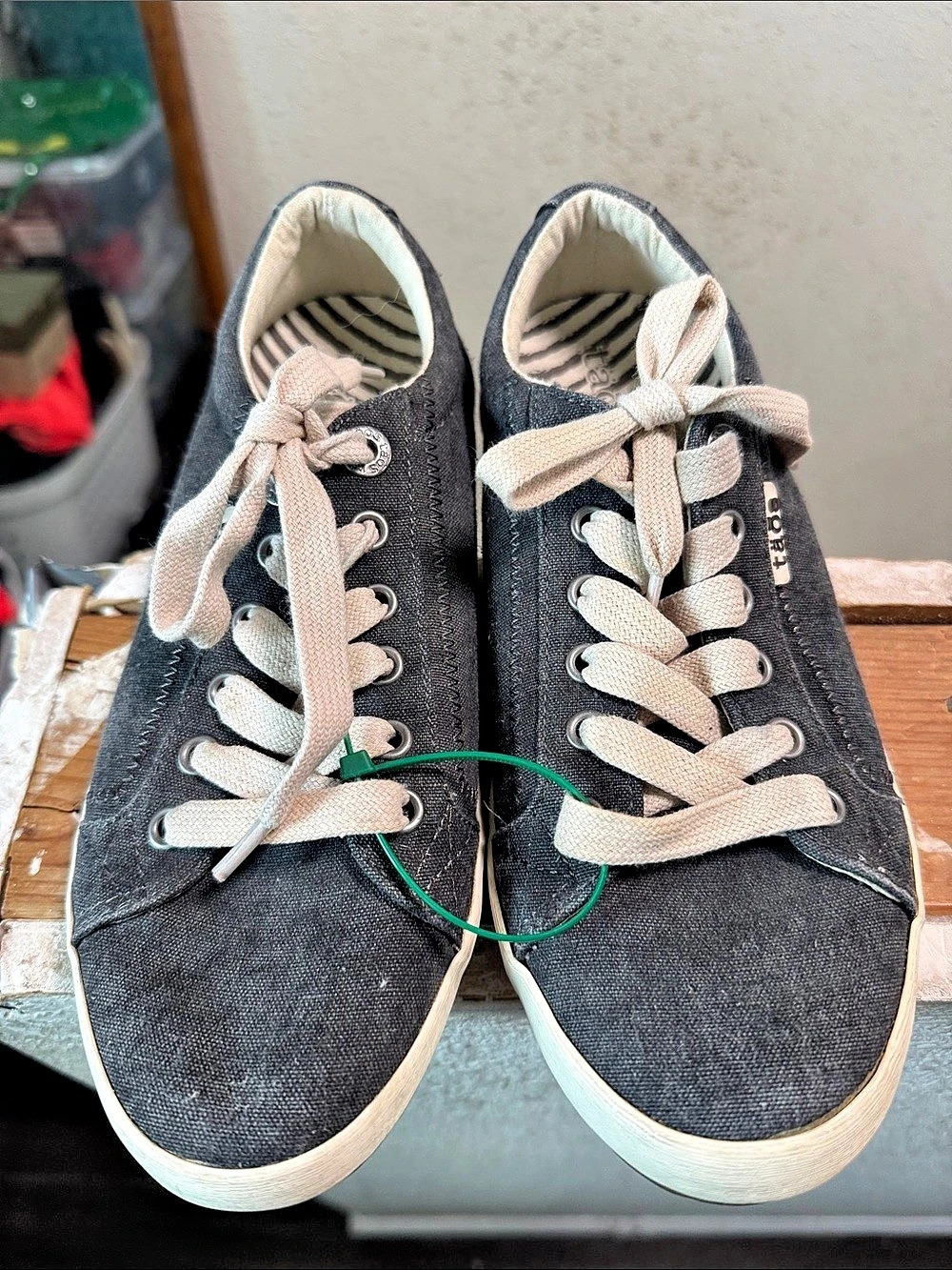 Taos Black & White Sneakers